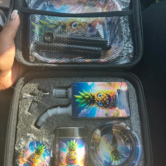 Colorful Smoking Accessory Kit - Picture 2 of 6